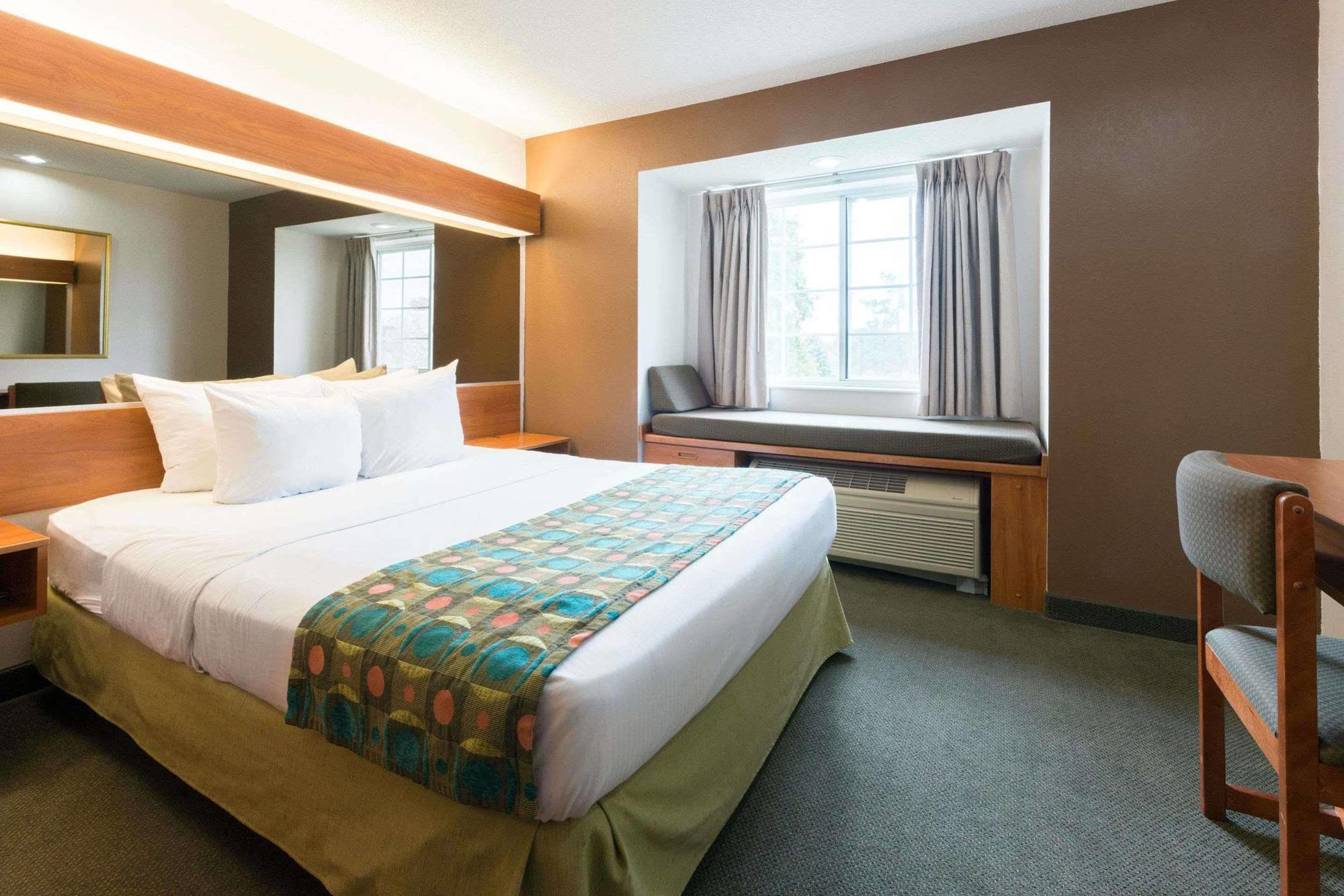 Hotel Microtel & By Wyndham
